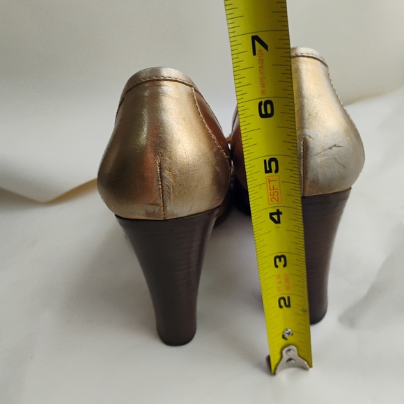 Gucci metallic horsebit heels size 7B - Picture 8 of 16